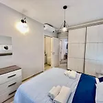 Metro-apartment: Fabolous Flat Монкальери