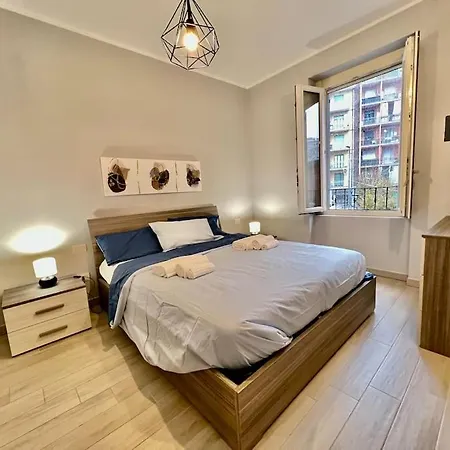 Metro-apartment: Fabolous Flat Монкальери